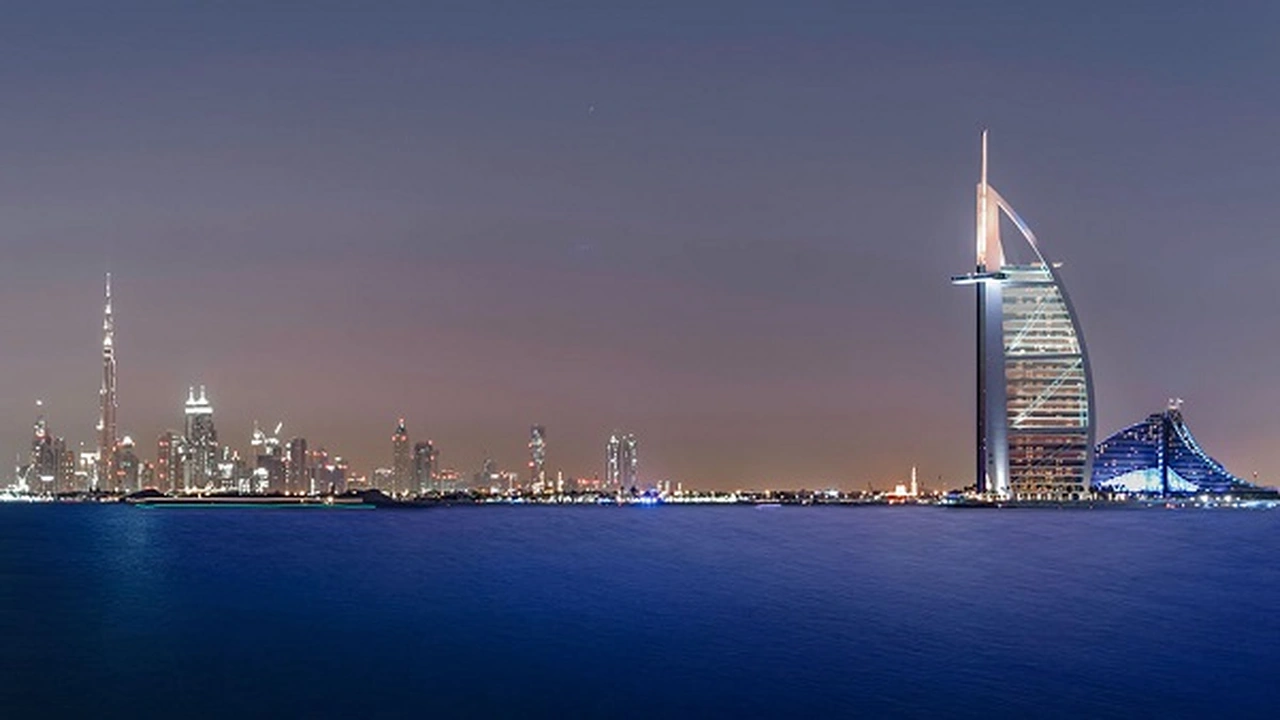 توقعات حالة الطقس ودرجات الحرارة في الإمارات خلال يوم 11 رمضان 1447هـ